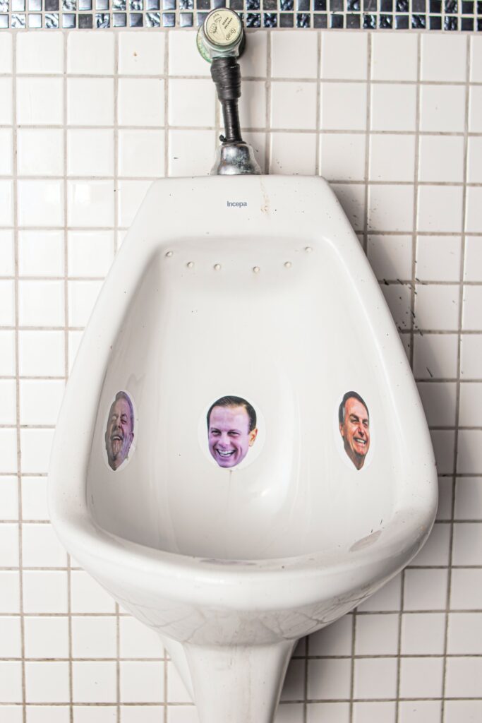 スキポール空港の男子トイレのハエ